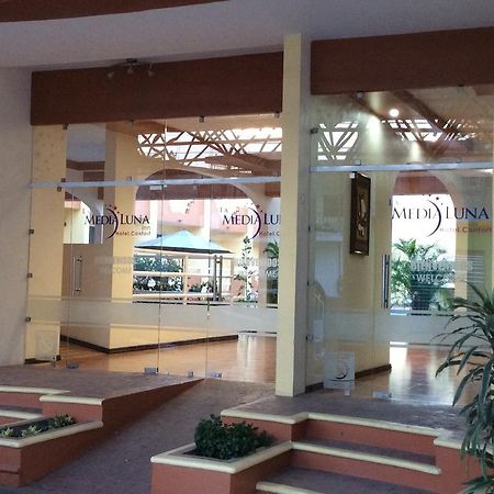 Hotel La Media Luna Inn Уэхутла-де-Рейес Экстерьер фото
