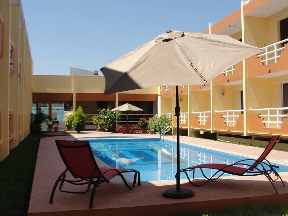 Hotel La Media Luna Inn Уэхутла-де-Рейес Экстерьер фото