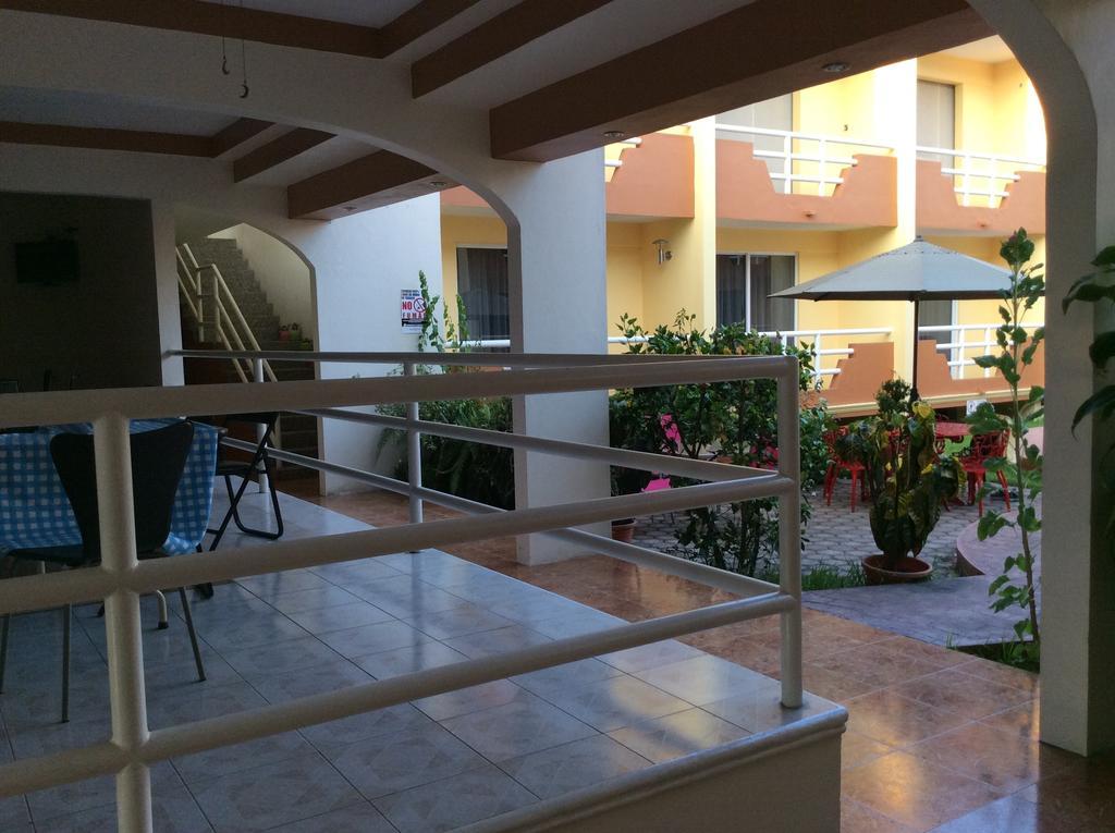 Hotel La Media Luna Inn Уэхутла-де-Рейес Экстерьер фото